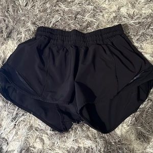 Lululemon Hotty Hot Low-Rise Lined 2.5” shorts